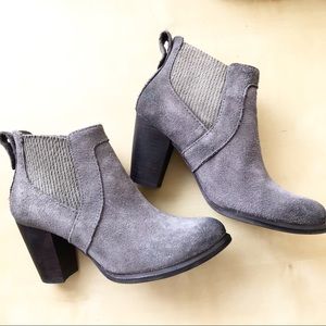 NWOT UGG Cobie Chelsea Boots